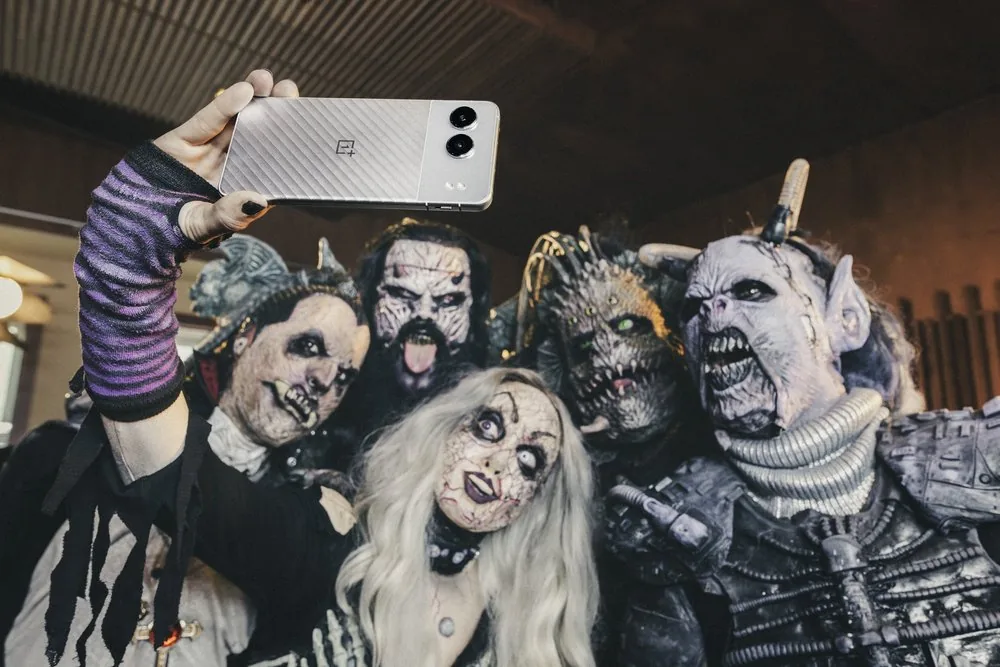 Lordi taking a selfie with the OnePlus Nord 4